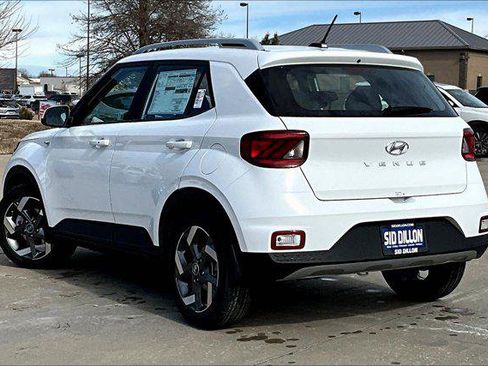 New 2025 Hyundai Venue SEL image 3