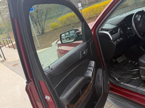 Used 2016 Chevrolet Suburban LT image 2