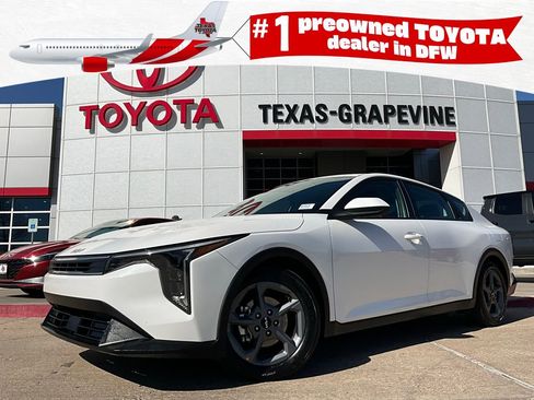 Used 2025 Kia K4 LXS image 1