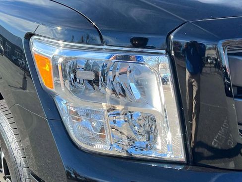 Used 2024 Nissan Titan SV w/ SV Convenience Package image 10