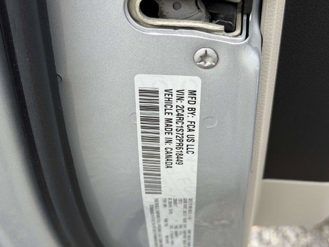 Used 2023 Chrysler Pacifica Limited FWD image 31