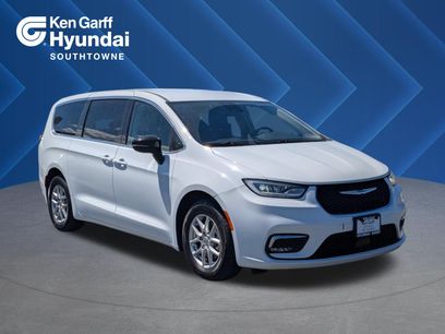 Used 2024 Chrysler Pacifica Touring-L