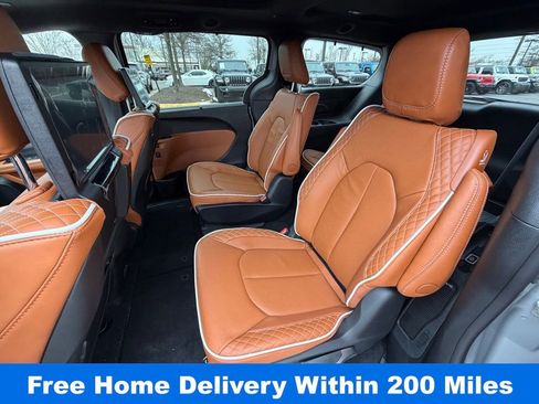 New 2026 Chrysler Pacifica Pinnacle image 11