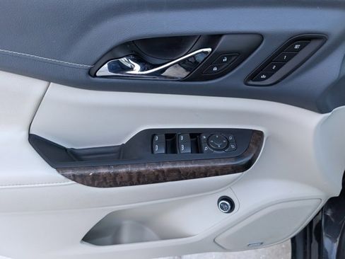 Used 2022 GMC Acadia Denali image 10