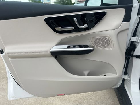 Certified 2025 Mercedes-Benz GLC 300 image 17