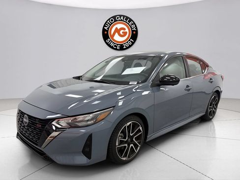 Used 2025 Nissan Sentra SR w/ SR Premium Package FWD image 8