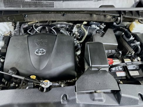 Used 2019 Toyota Highlander XLE image 36