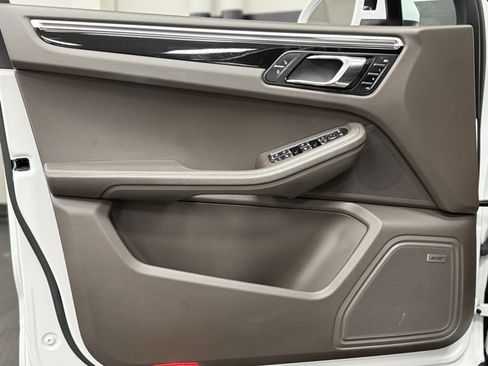 Used 2017 Porsche Macan S image 17