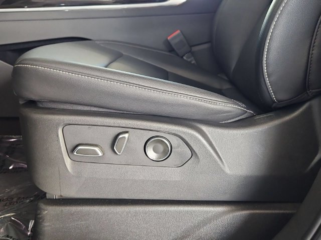 Used 2025 Cadillac Escalade ESV Luxury RWD image 22