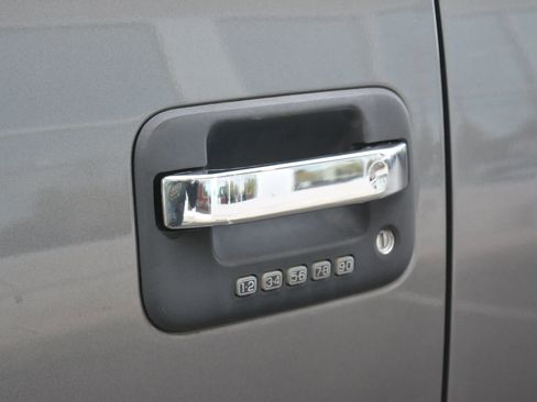 Used 2010 Ford F150 XLT image 11