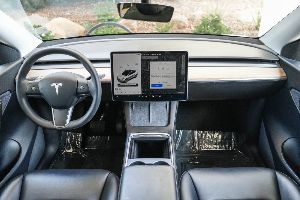 Used 2021 Tesla Model Y Long Range AWD/4WD image 12