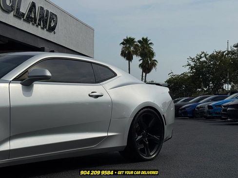 Used 2018 Chevrolet Camaro SS RWD image 3