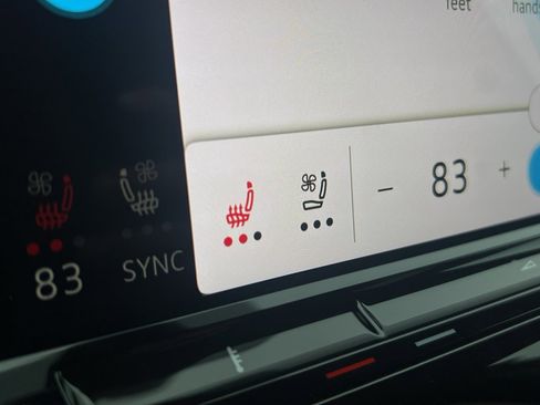 Used 2025 Volkswagen Atlas SE image 30