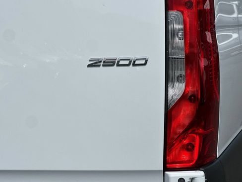 Used 2024 Mercedes-Benz Sprinter 2500 image 31