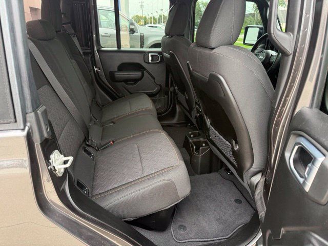 Used 2024 Jeep Gladiator Mojave w/ Convenience Group AWD/4WD image 20
