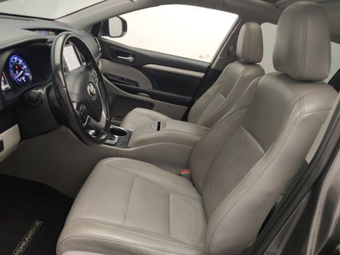 Used 2019 Toyota Highlander XLE image 17