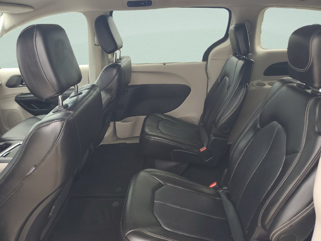 Used 2024 Chrysler Pacifica Touring-L FWD image 10