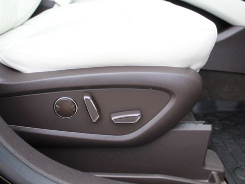 Used 2022 Lincoln Nautilus Black Label w/ Class II Trailer Tow Package image 17