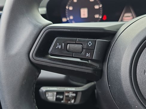 Used 2025 Porsche Macan 4 Electric image 20