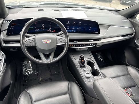 Used 2024 Cadillac XT4 Premium Luxury image 7