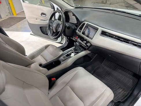 Used 2019 Honda HR-V Touring image 32