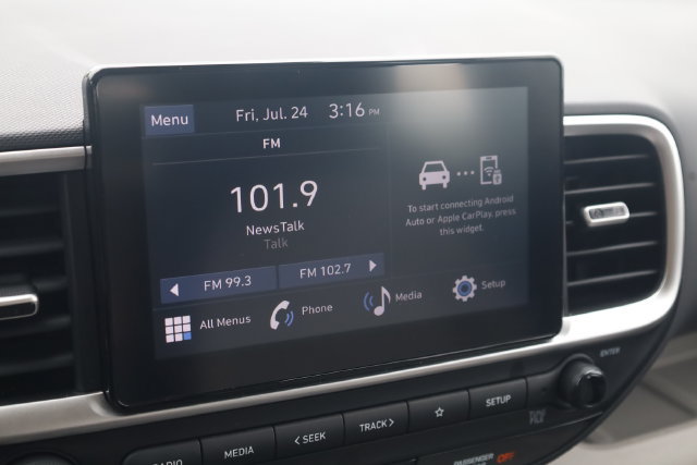 Used 2025 Hyundai Venue SEL FWD image 17