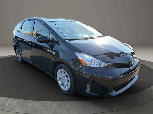 Used 2017 Toyota Prius V Three w/ Carpet Mat Package FWD image 3