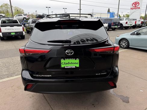 Used 2023 Toyota Highlander XLE AWD/4WD image 5