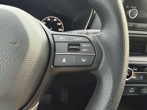 Used 2025 Honda CR-V LX image 14