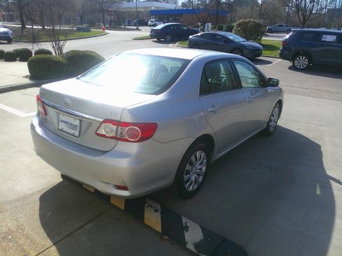 Used 2013 Toyota Corolla LE image 17