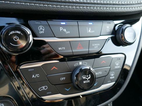 New 2026 Chrysler Pacifica Limited w/ Uconnect Theater Family Group AWD/4WD image 28