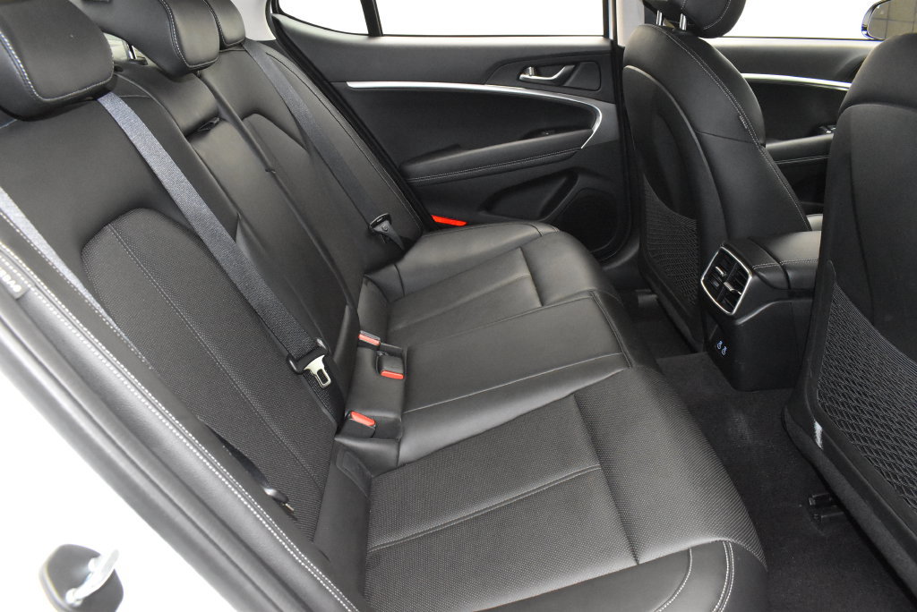 Used 2025 Genesis G70 2.5T AWD/4WD image 33