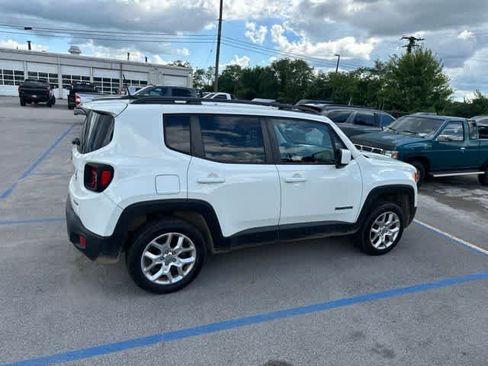 Used 2018 Jeep Renegade Latitude AWD/4WD image 18