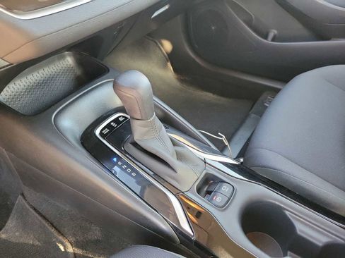 Used 2021 Toyota Corolla LE w/ Carpet Mat Package (TMS) image 17