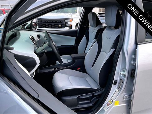 Used 2019 Toyota Prius LE image 19