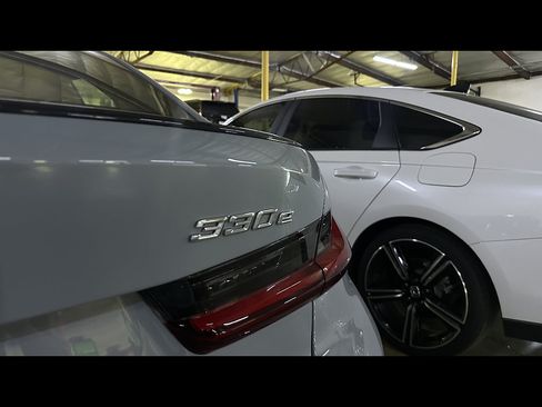 Used 2023 BMW 330e w/ M Sport Package RWD image 5