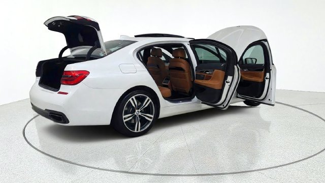 Used 2019 BMW 740i w/ M Sport Package RWD image 18