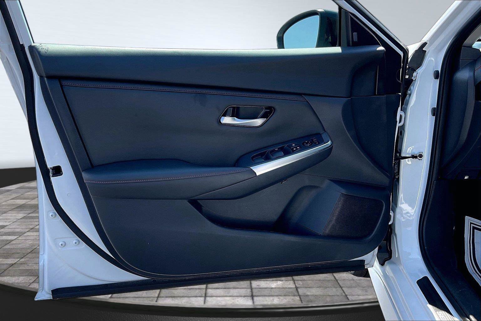 Certified 2025 Nissan Sentra SR FWD image 23