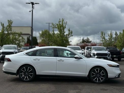 Used 2023 Honda Accord Touring image 6