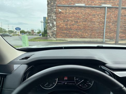 Used 2025 Nissan Pathfinder SV FWD image 35