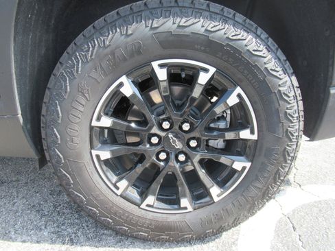 Used 2026 Chevrolet Traverse Z71 AWD/4WD image 9