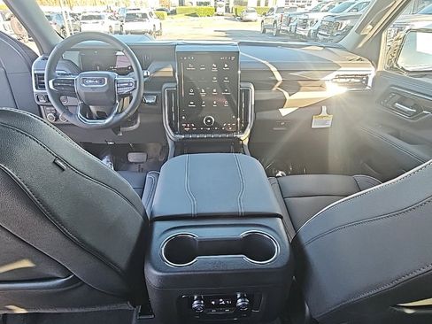 New 2026 GMC Yukon Elevation image 17