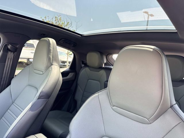 Used 2025 Porsche Cayenne Coupe AWD/4WD image 22