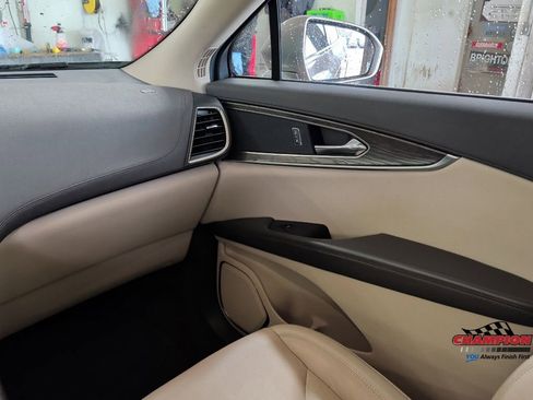Used 2019 Lincoln Nautilus Select AWD/4WD image 26