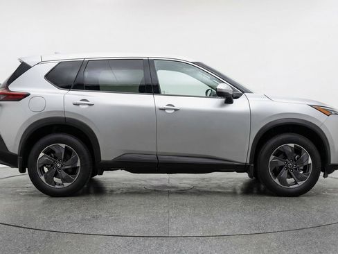 Used 2025 Nissan Rogue SV AWD/4WD image 9