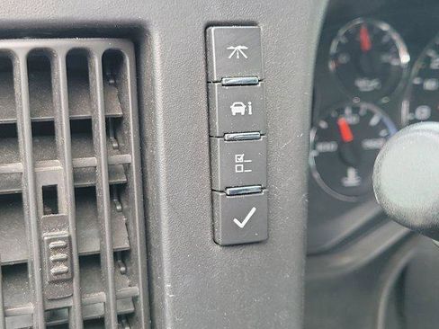 Used 2015 Chevrolet Express 2500 RWD image 18