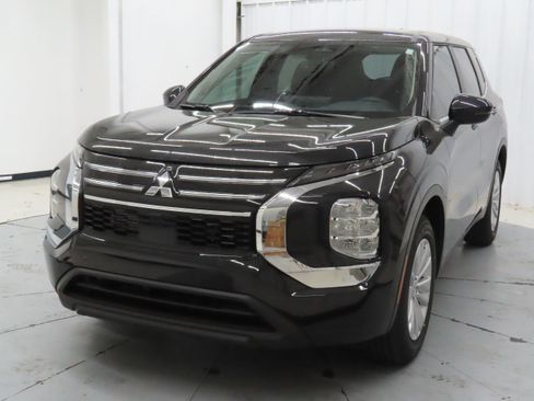 New 2026 Mitsubishi Outlander ES FWD image 8