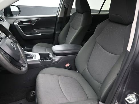 Used 2024 Toyota RAV4 XLE FWD image 31