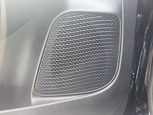 Used 2025 Chrysler Pacifica Select FWD image 13