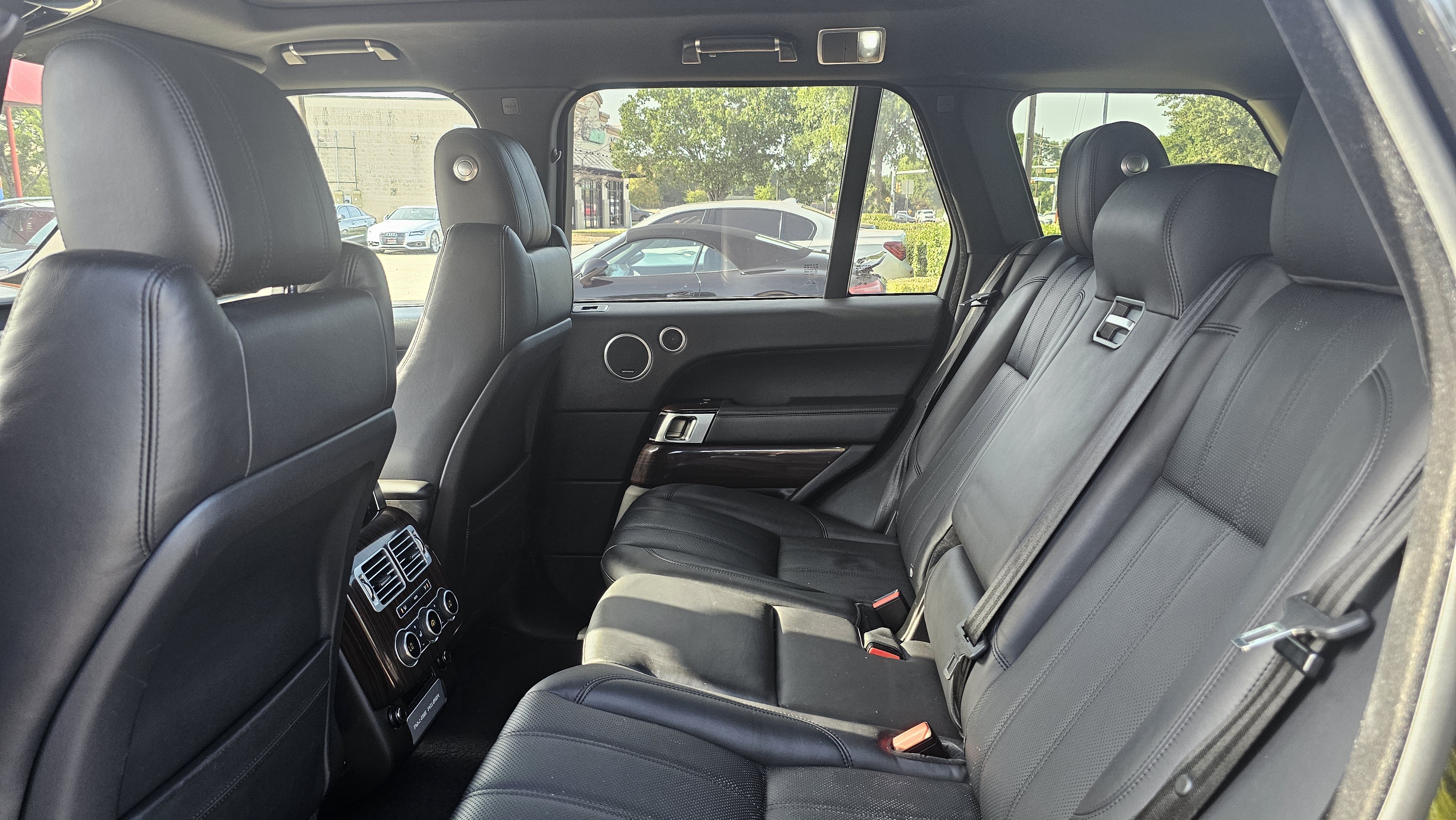 Used 2017 Land Rover Range Rover HSE AWD/4WD image 19